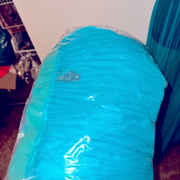 Sheer 100% polyester skirt. - Picture 4 of 5